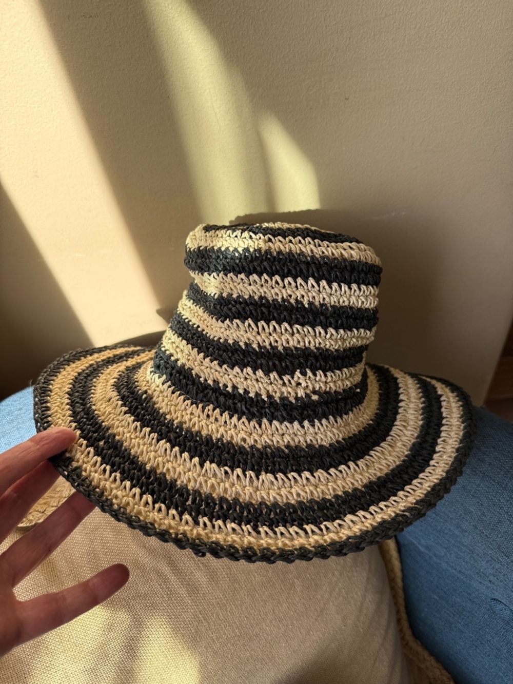 Shiraleah Jackie Woven Straw Stripe Bucket Hat Black Tan S